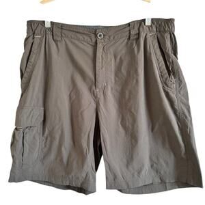 Columbia Omni Shade Gray Cargo Shorts Men’s Size Large 9” Inseam